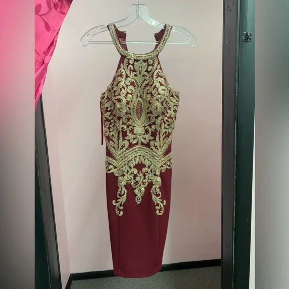 Burgundy and gold dress - Picture 2 of 3